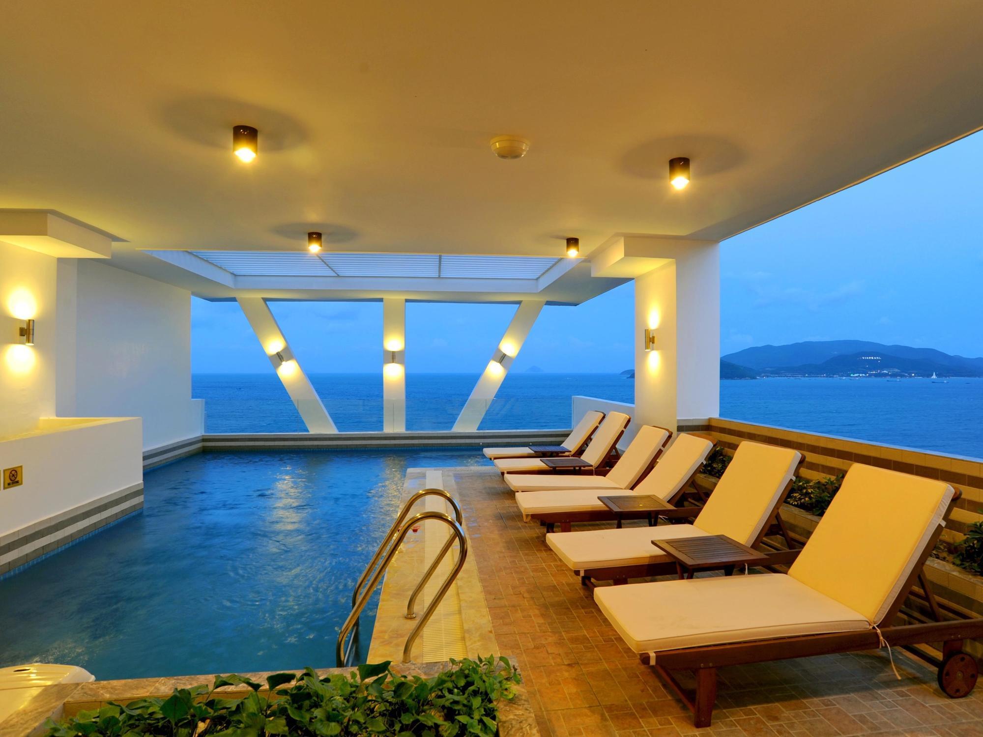 Dendro Beachfront Hotel Nha Trang Exteriör bild